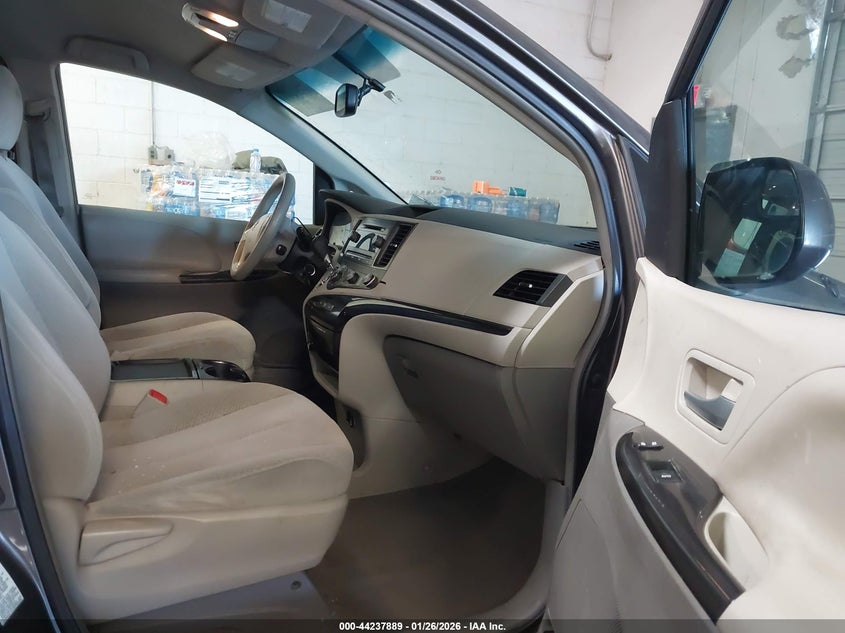 2011 Toyota Sienna Le V6