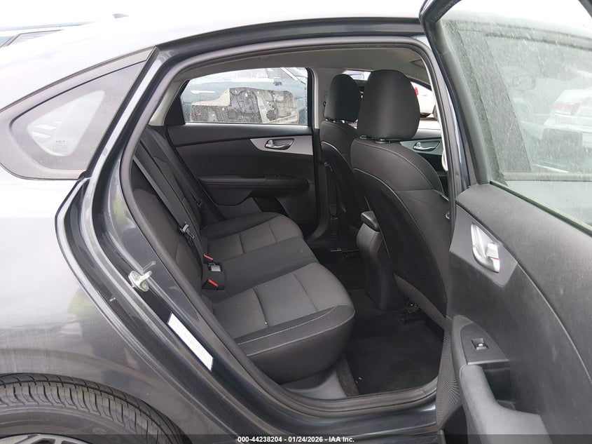 VIN 3KPF24AD1PE567784 2023 KIA FORTE LXS