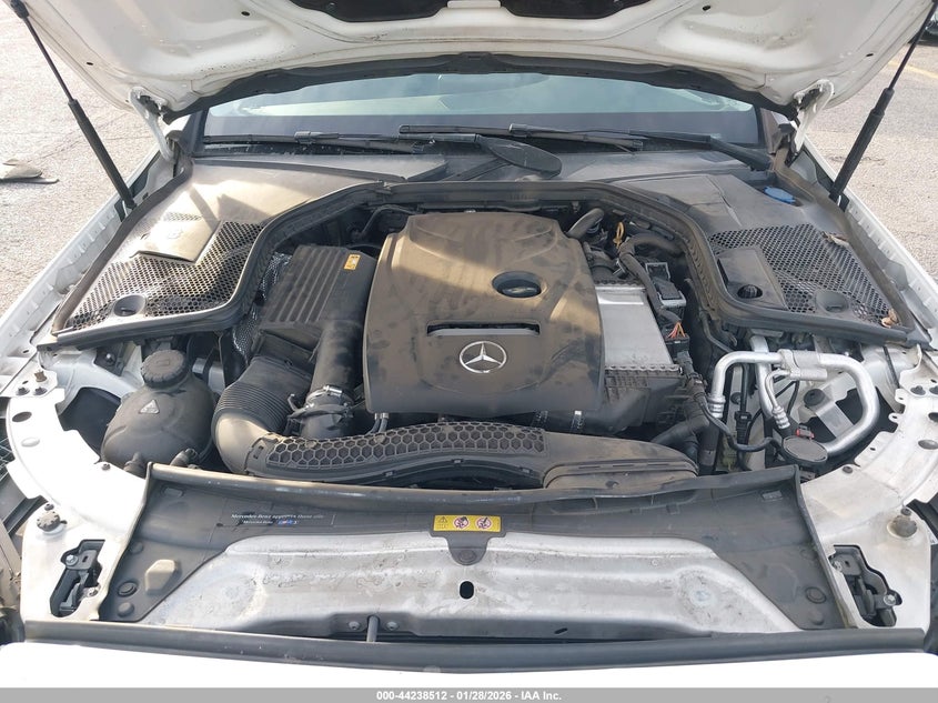 VIN 55SWF4JB8JU240219 2018 MERCEDES-BENZ C 300