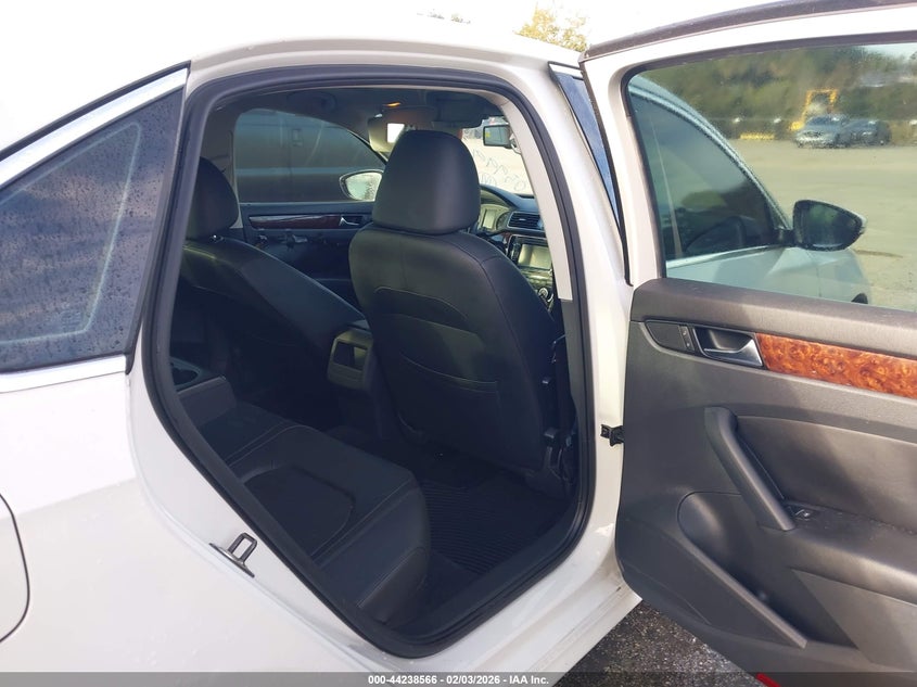 2012 Volkswagen Passat 2.5 2.5L Sel white Lot 111044238566 Vin 1VWCH7A35CC059990