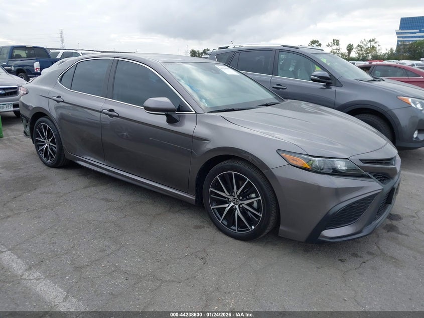 2024 Toyota Camry Hybrid Se