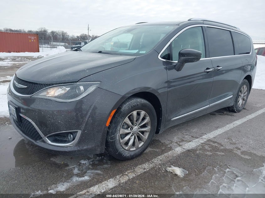 Vin: 2c4rc1eg2hr844990, lot: 44735225, chrysler pacifica touring-l plus 20172