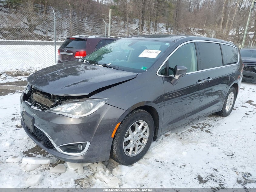 2020 Chrysler Pacifica Touring