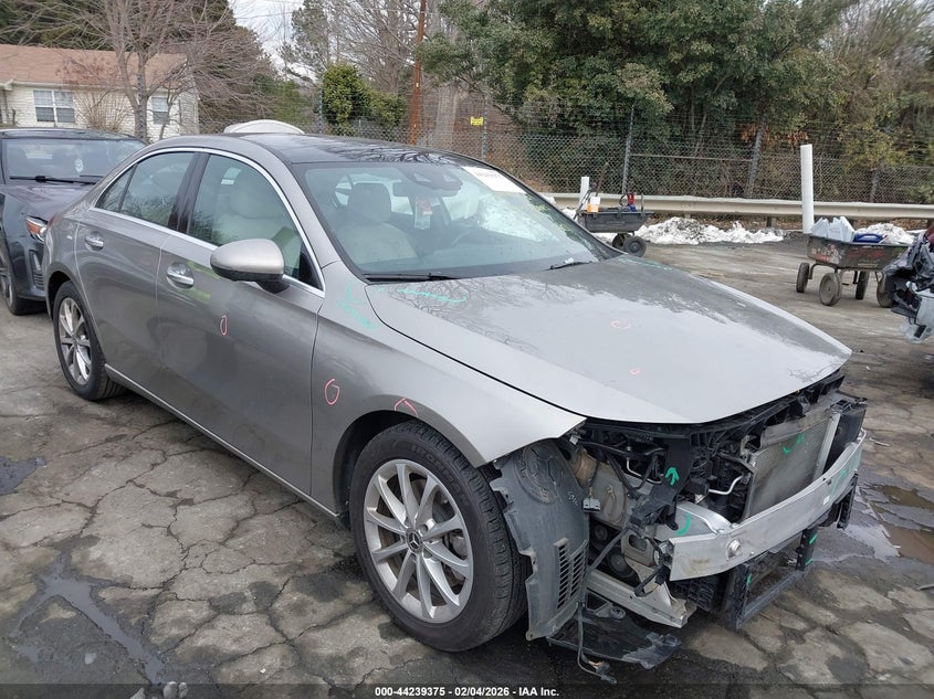 2019 Mercedes-Benz A 220