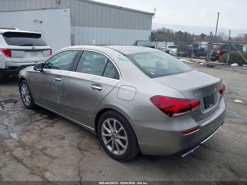 2019 Mercedes-Benz A 220