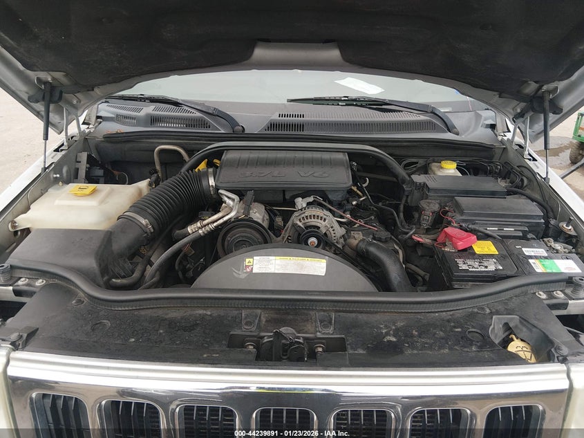 2008 Jeep Commander Sport VIN: 1J8HH48K08C158527 Lot: 44239891