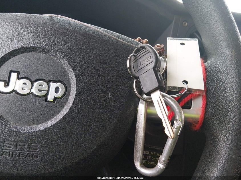 2008 Jeep Commander Sport VIN: 1J8HH48K08C158527 Lot: 44239891