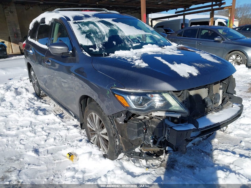 2017 Nissan Pathfinder Sv