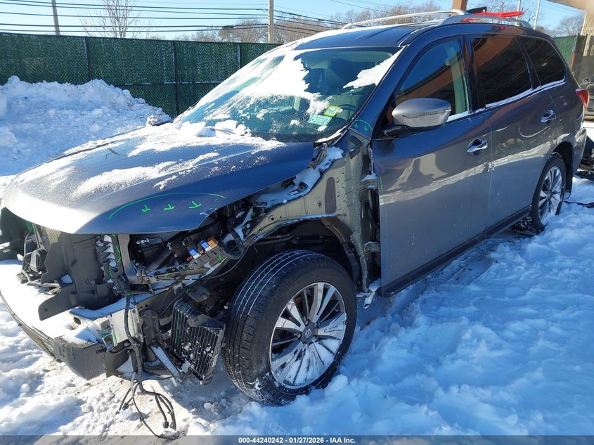 2017 Nissan Pathfinder Sv