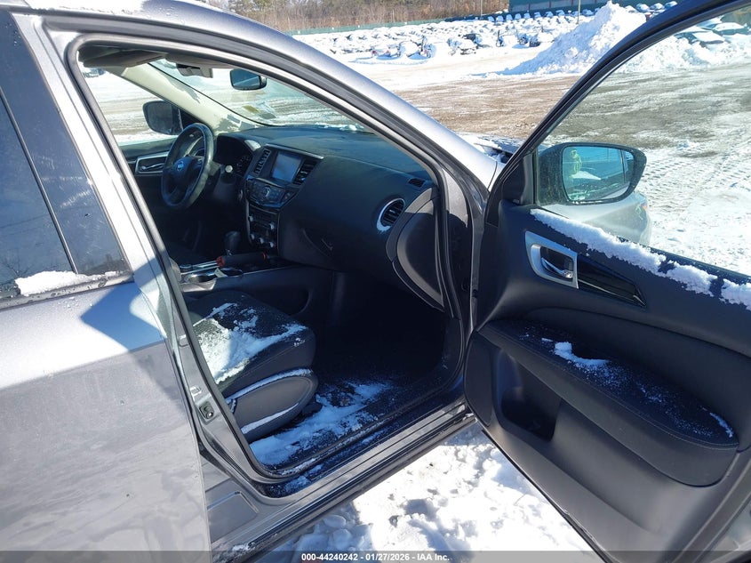 2017 Nissan Pathfinder Sv