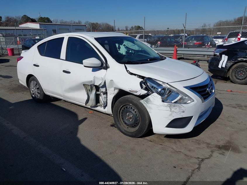2019 Nissan Versa 1.6 S+