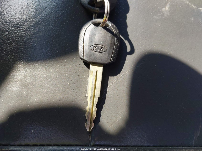 2003 Kia Sorento Ex/Lx VIN: KNDJC733135173060 Lot: 44241282