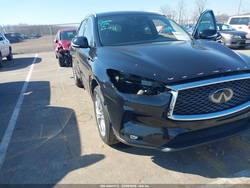 VIN 3PCAJ5M16KF139183 2019 INFINITI QX50 LUXE