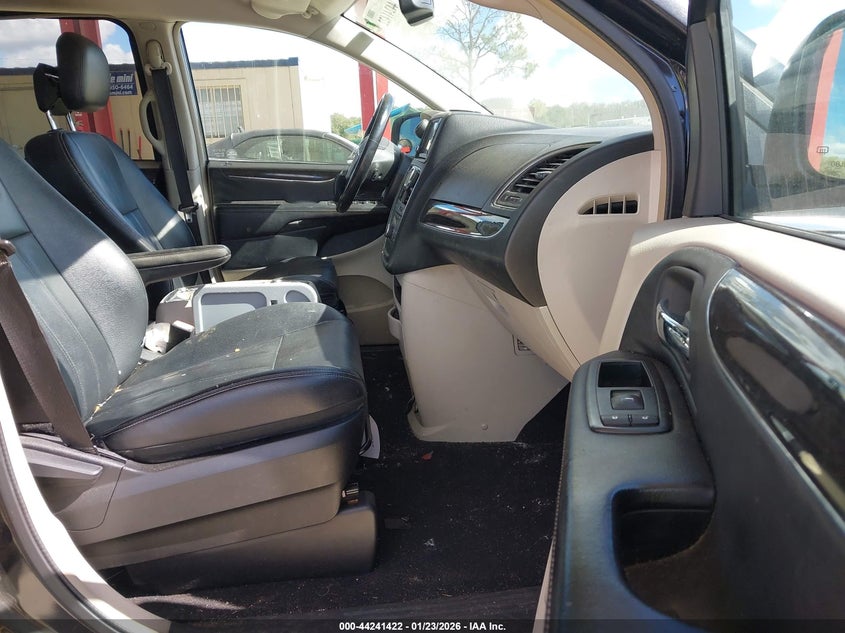 2013 Chrysler Town & Country Touring