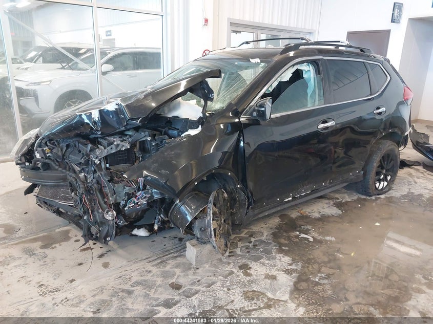 2017 NISSAN ROGUE auction photo 2