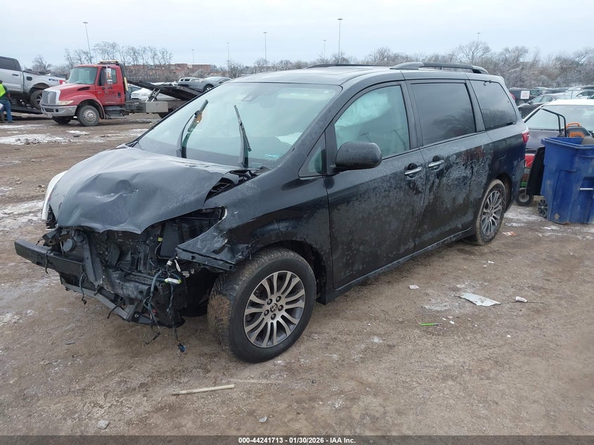 2020 Toyota Sienna Xle