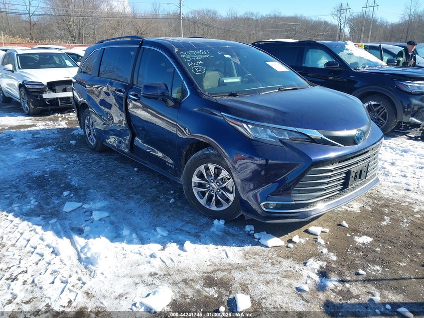 2021 Toyota Sienna Xle