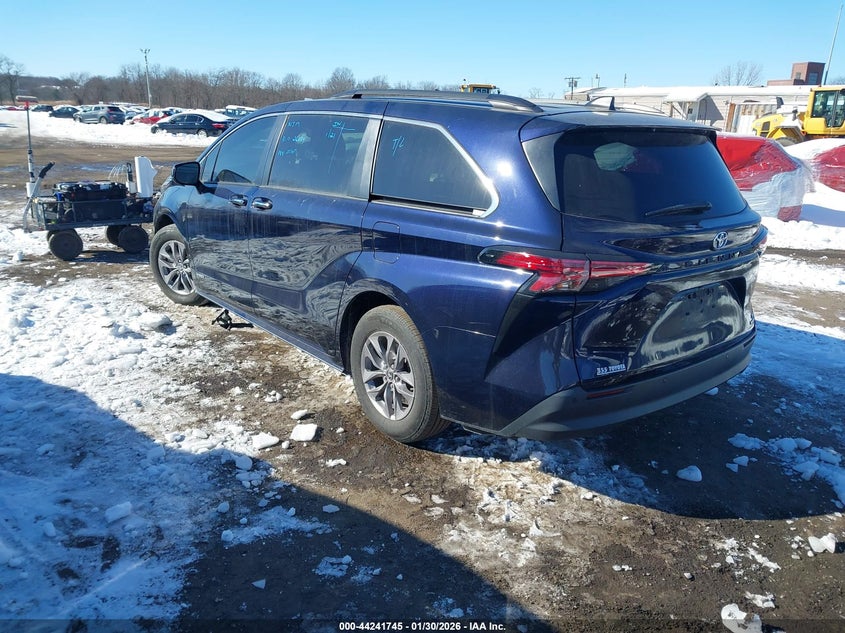 2021 Toyota Sienna Xle