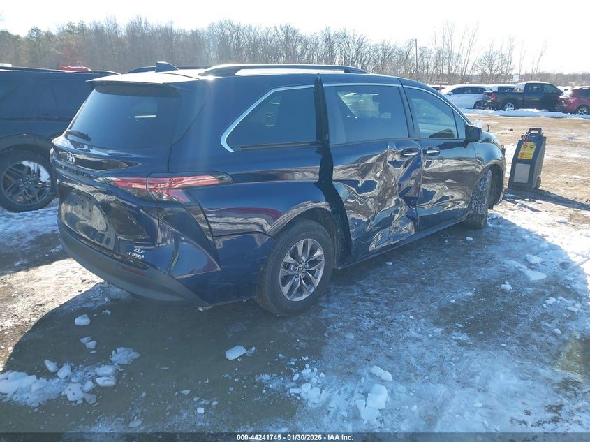 2021 Toyota Sienna Xle