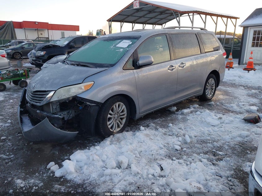 2013 Toyota Sienna Xle V6 8 Passenger