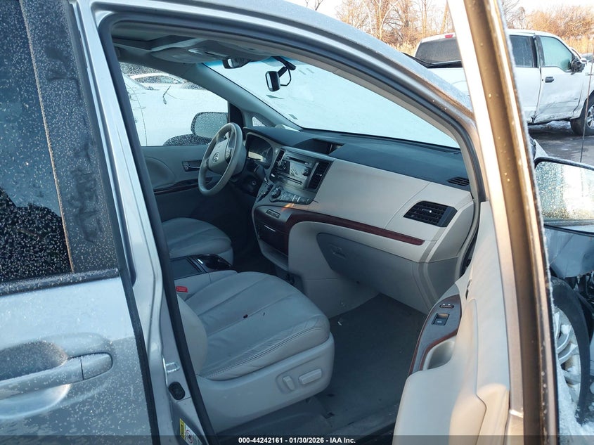 2013 Toyota Sienna Xle V6 8 Passenger