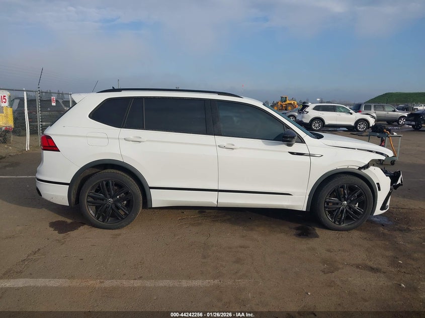 VIN 3VVCB7AX2NM021966 2022 VOLKSWAGEN TIGUAN 2.0T SE R-LINE BLACK
