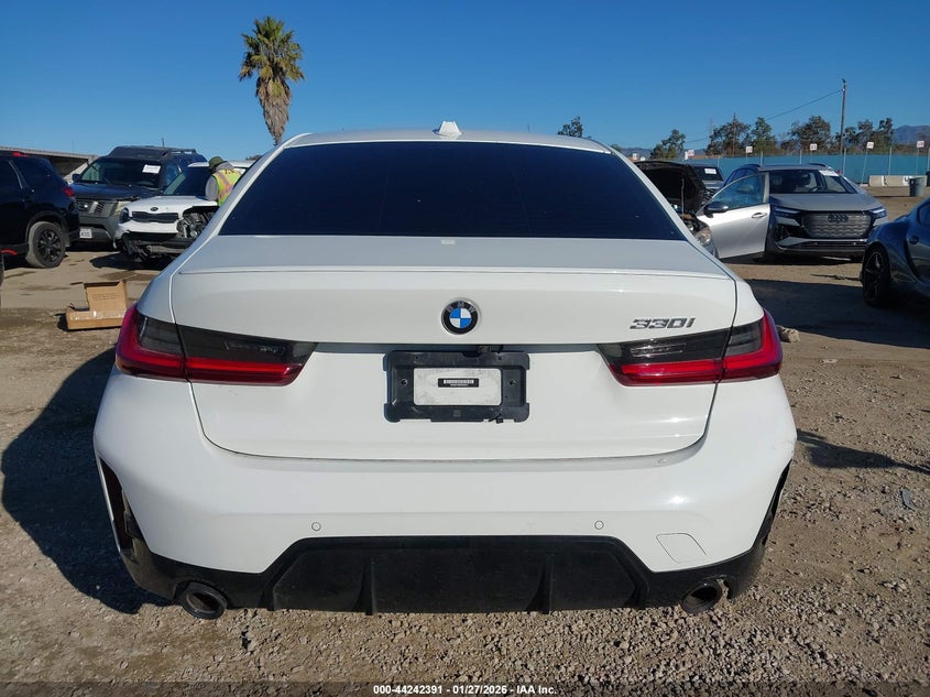 VIN 3MW69FF09P8C84543 2023 BMW 330I