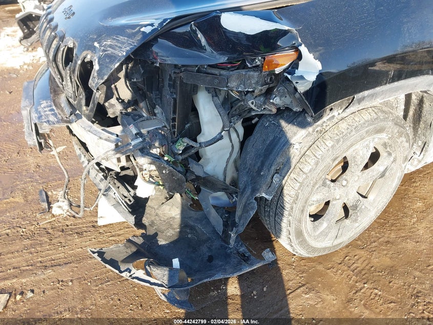 2018 Jeep Cherokee Latitude Fwd VIN: 1C4PJLCB2JD538820 Lot: 44242799