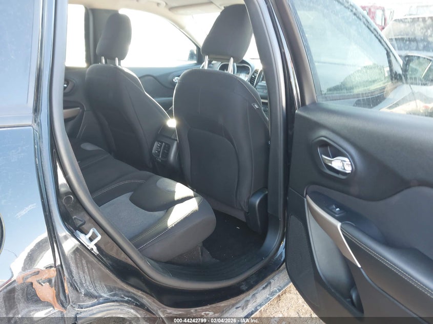 2018 Jeep Cherokee Latitude Fwd VIN: 1C4PJLCB2JD538820 Lot: 44242799