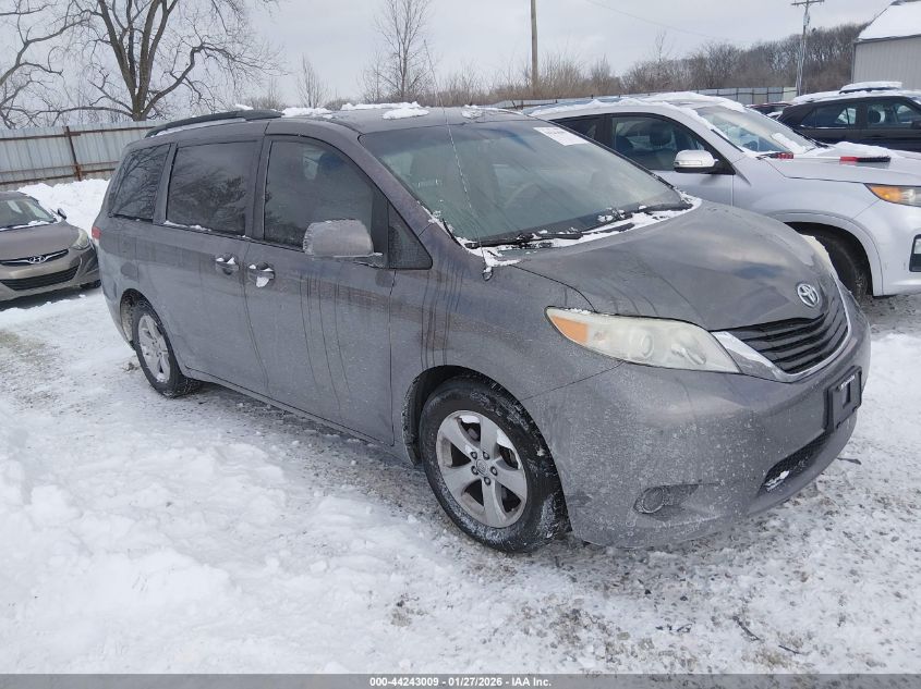 2013 Toyota Sienna Le V6 8 Passenger