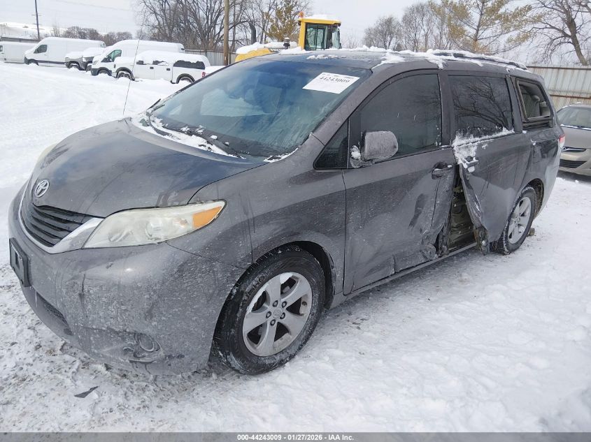 2013 Toyota Sienna Le V6 8 Passenger