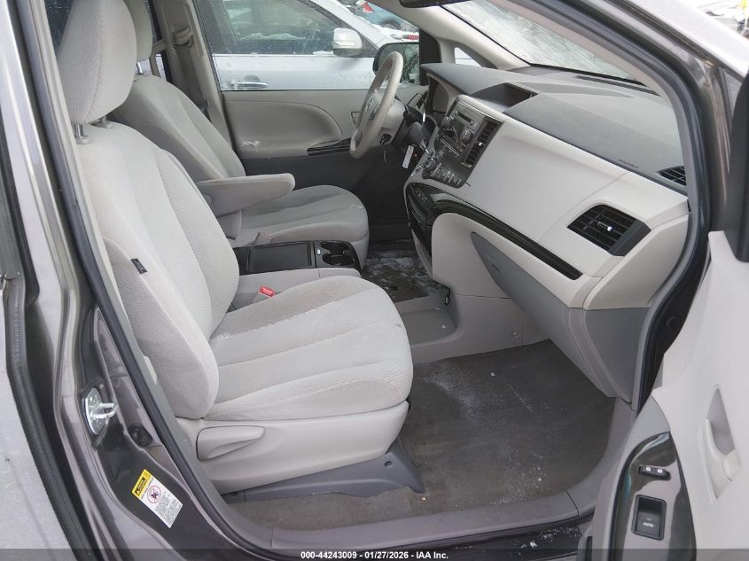 2013 Toyota Sienna Le V6 8 Passenger