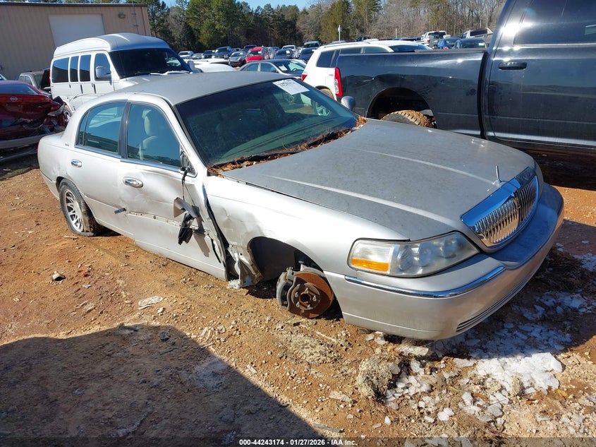 2005 Lincoln Town Car Signature