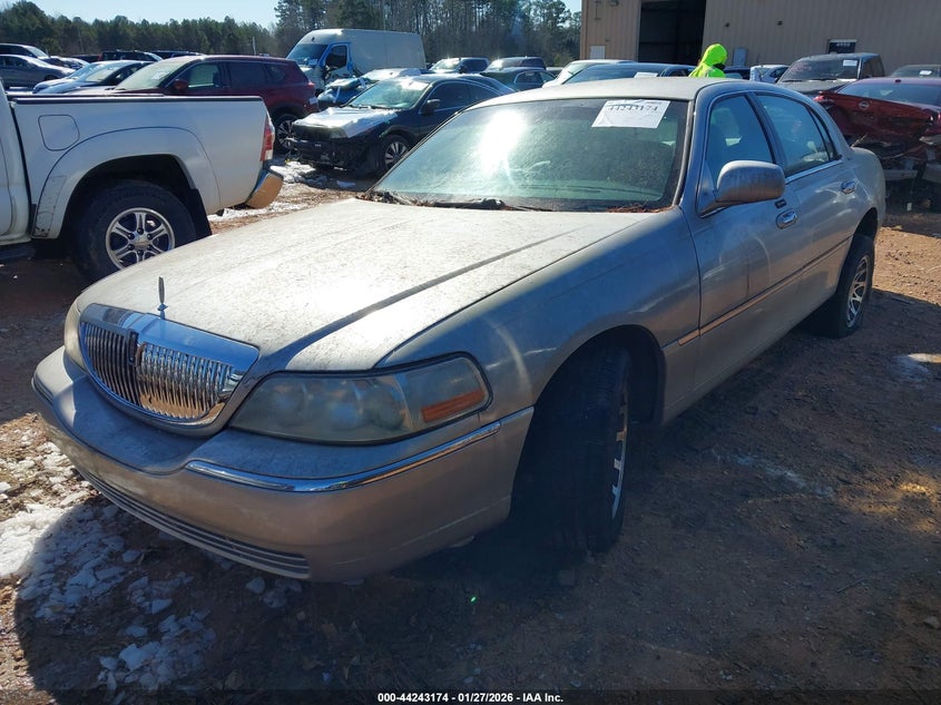 2005 Lincoln Town Car Signature