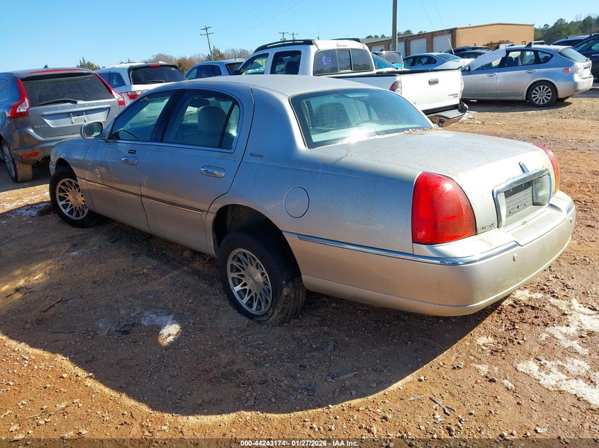2005 Lincoln Town Car Signature