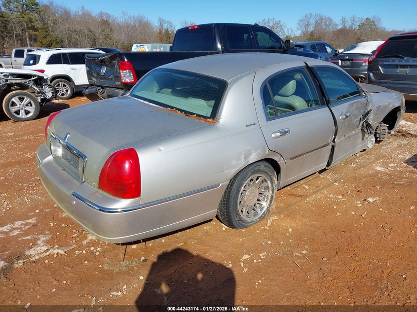 2005 Lincoln Town Car Signature