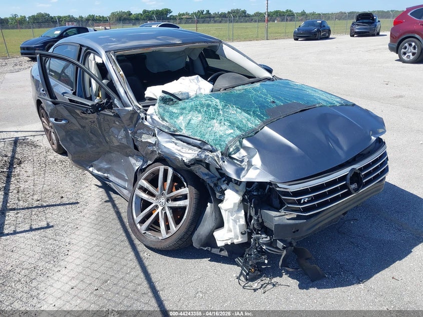 2018 Volkswagen Passat 2.0T R-Line/2.0T S