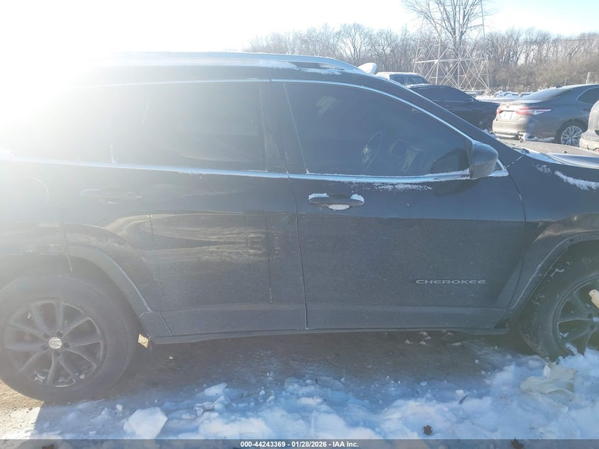 VIN 1C4PJLCB0JD566261 2018 JEEP CHEROKEE LATITUDE FWD