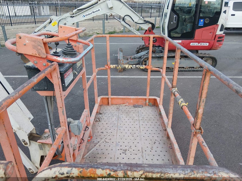 2015 SNORKEL TB47J LIFT auction photo 5