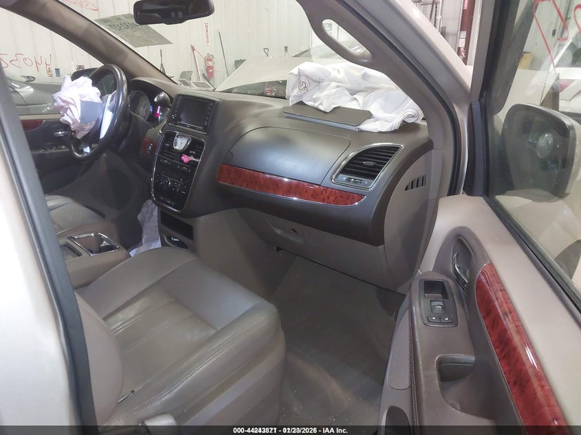 2016 Chrysler Town & Country Touring