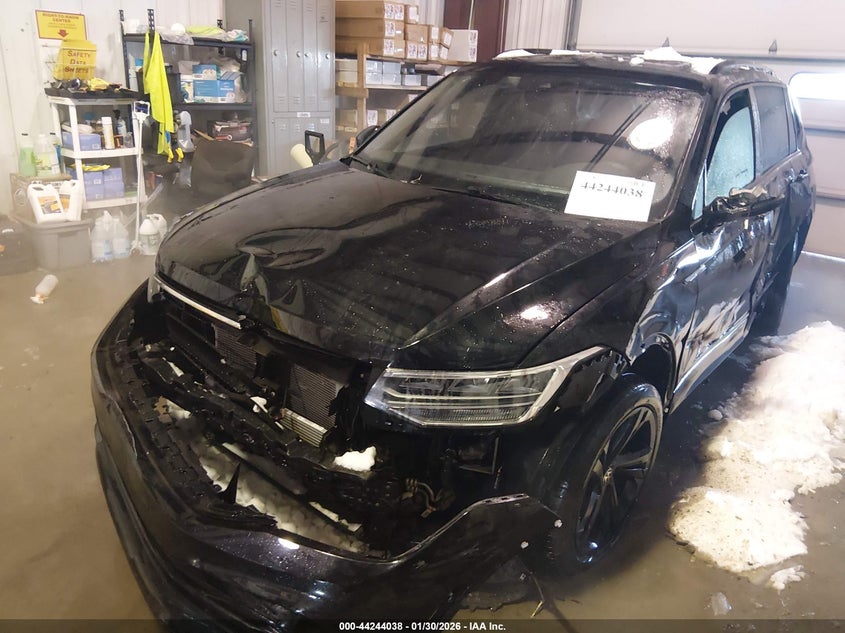 VIN 3VV8B7AX7RM056949 2024 VOLKSWAGEN TIGUAN 2.0T SE R-LINE BLACK