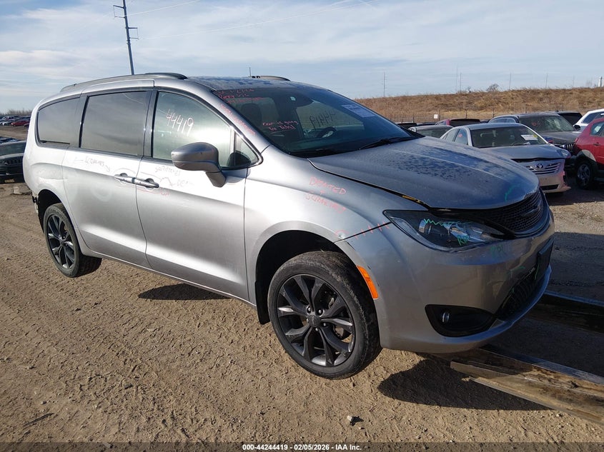 Vin: 2c4rc1fg2lr122216, lot: 44740573, chrysler pacifica touring 20201