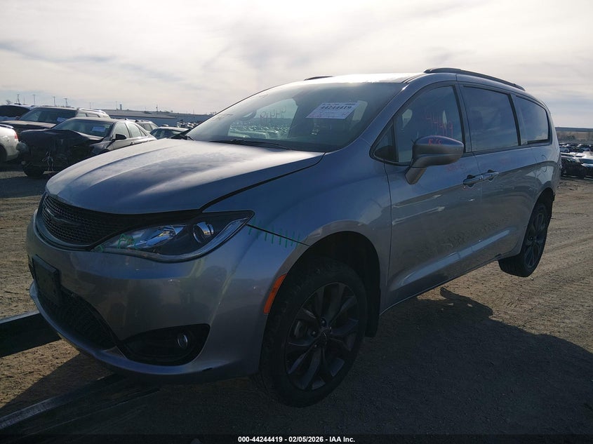 Vin: 2c4rc1fg2lr122216, lot: 44740573, chrysler pacifica touring 20202