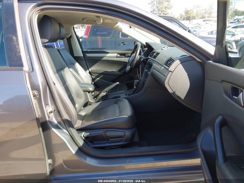 2014 Volkswagen Passat 1.8T Wolfsburg Edition