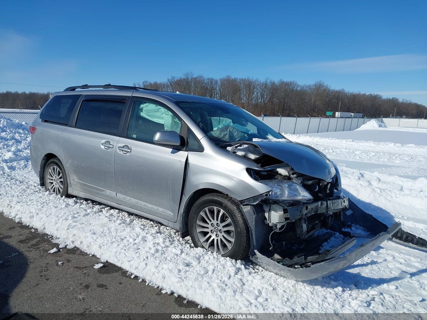 2018 Toyota Sienna Xle Premium 8 Passenger