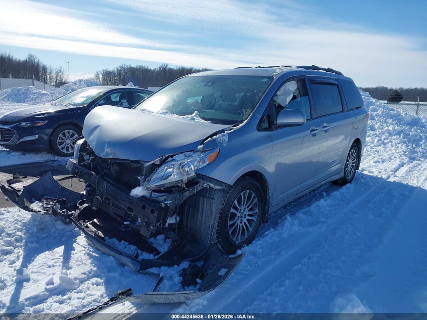 2018 Toyota Sienna Xle Premium 8 Passenger