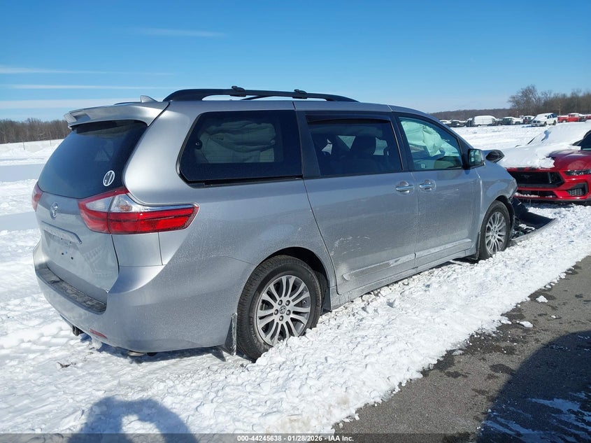 2018 Toyota Sienna Xle Premium 8 Passenger