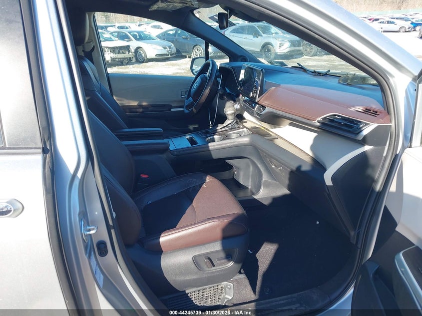 2022 Toyota Sienna Platinum