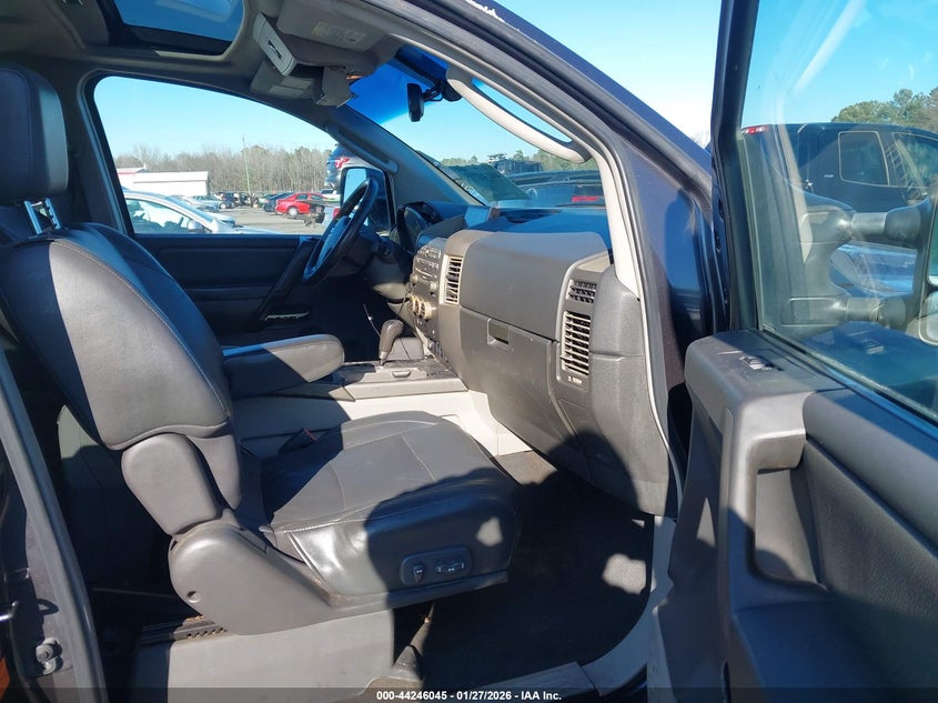 2004 Nissan Titan Le