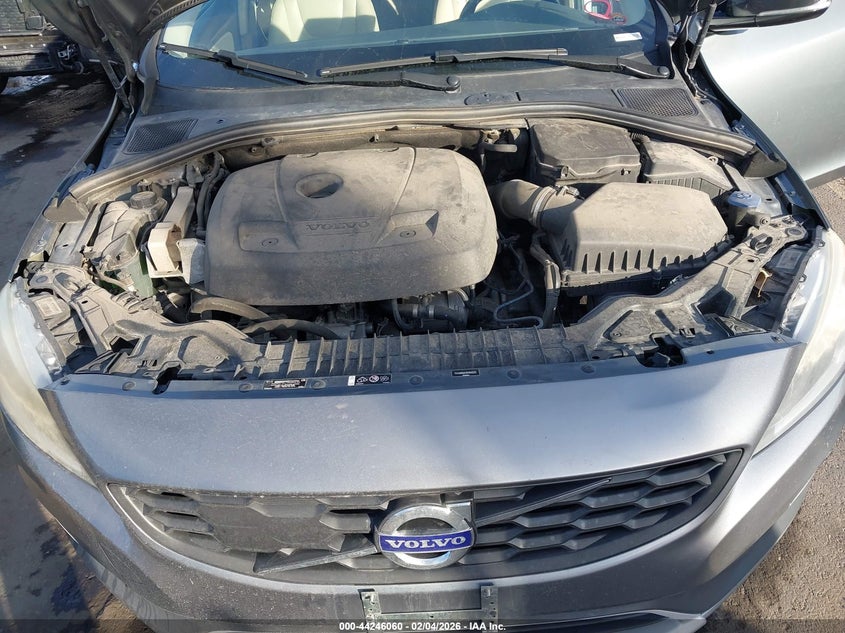 2017 Volvo V60 Cross Country T5 VIN: YV440MWKXH1040235 Lot: 44246060